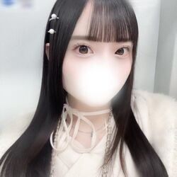や~